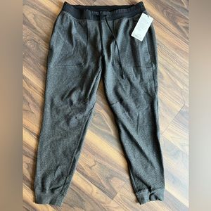 Lululemon At Ease Jogger Size XL Color Heather Black